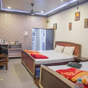  Guest house Kanha Paying India